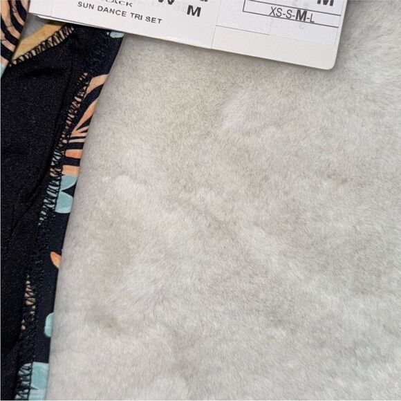 RIP CURL SUN DANCE TRIANGLE SET
BLACK Womens Size Medium - Picture 9 of 9